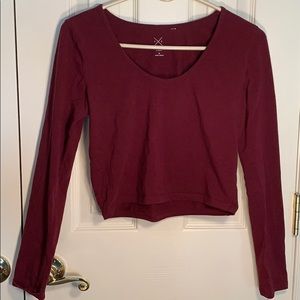 Long-sleeved maroon crop top